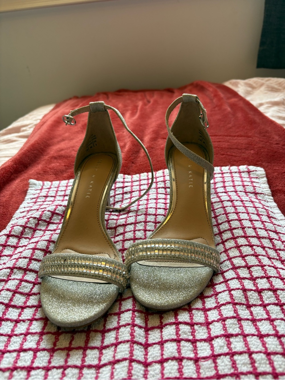 Kelly & Katie silver heels 7.5